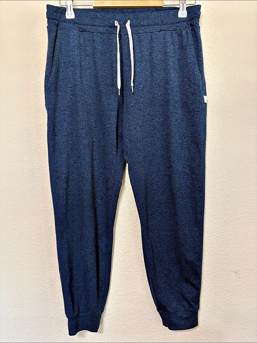 Vuori The Rise Short Jogger Pants in Blue Size Medium Like New